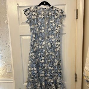 Ellie Tahari Dress Length shoulder to bottom 43 underarm pit to pit 20 waist 20